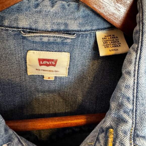 Levi's® Premium Iconic Western Denim Shirt Small - Picture 2 of 8